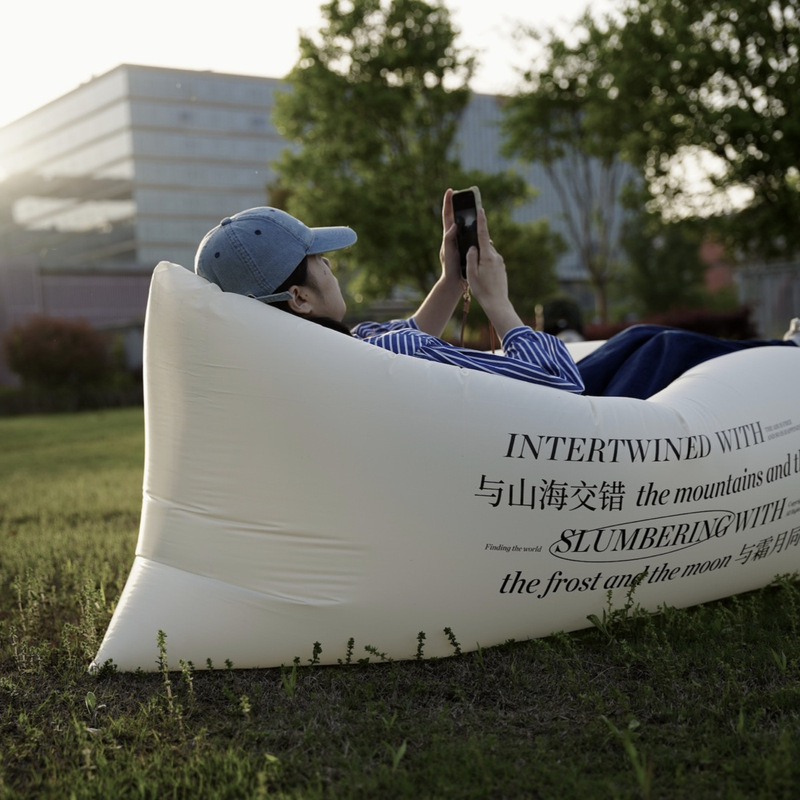 Divano gonfiabile per sdraiars - Outdoor Adventure Festival recensione e prezzo